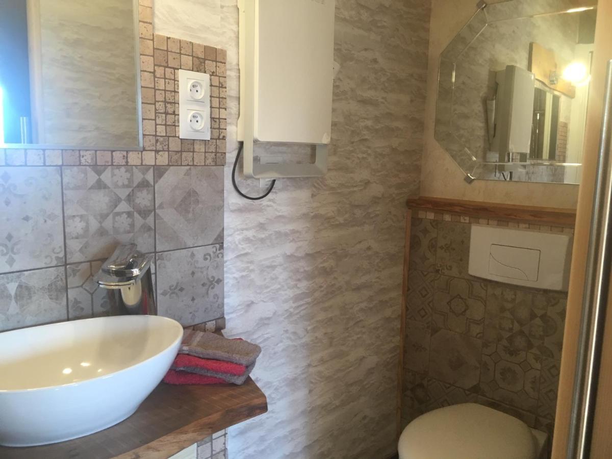 Bed and Breakfast La Gravinette Cruet Экстерьер фото